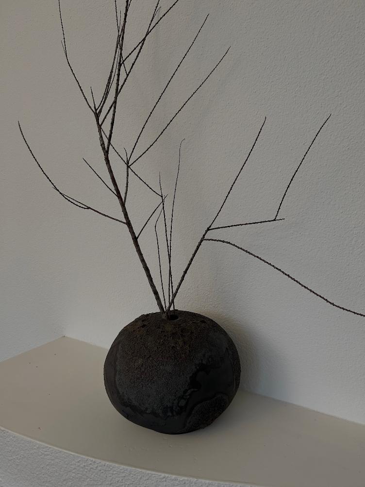 GLOBE VESSEL BLACK - 3