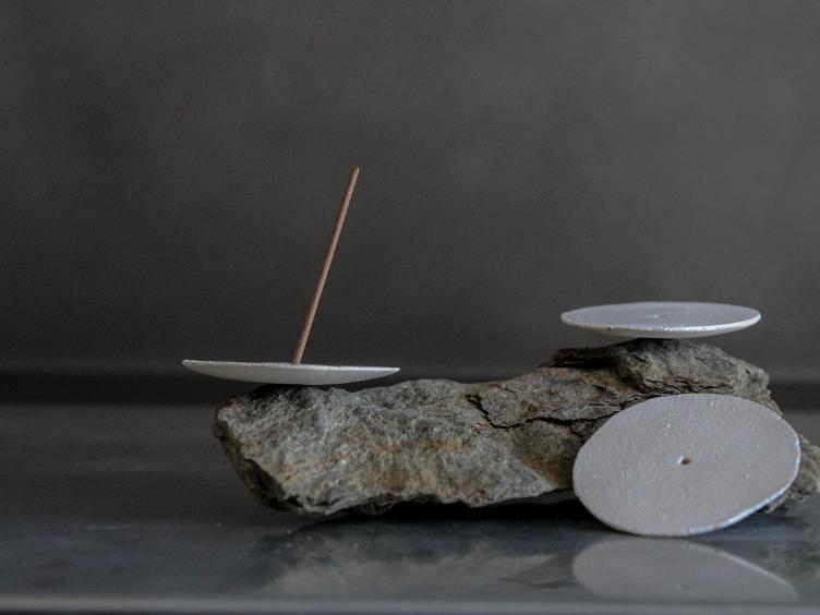 HAKUDO MOON CERAMIC INCENSE HOLDER - 5