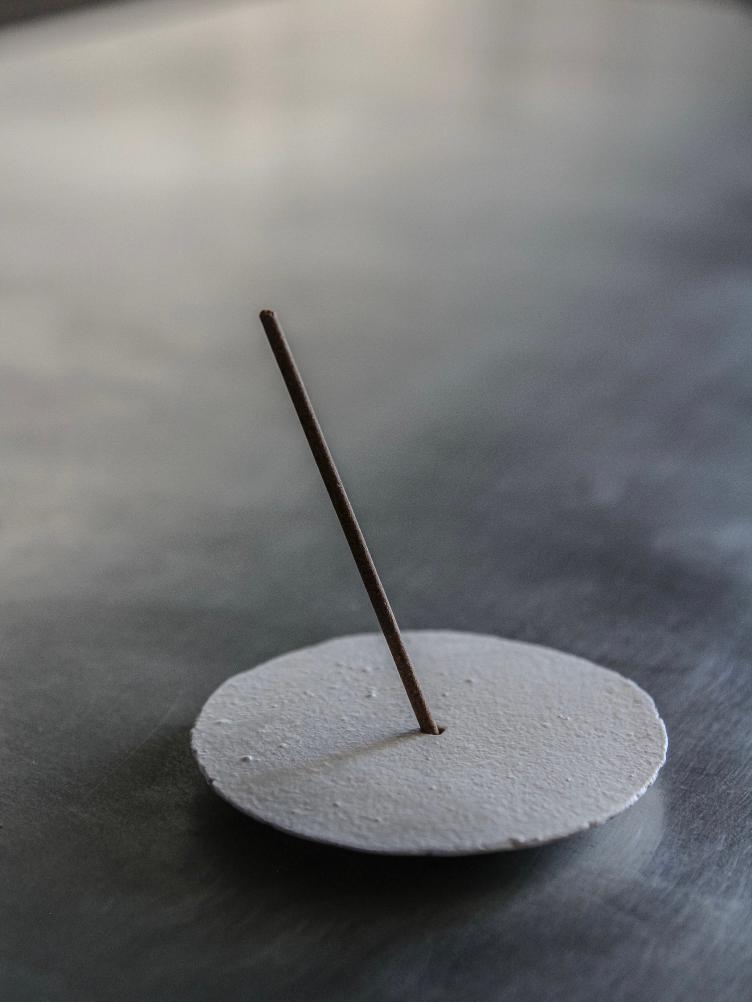 HAKUDO MOON CERAMIC INCENSE HOLDER - 2