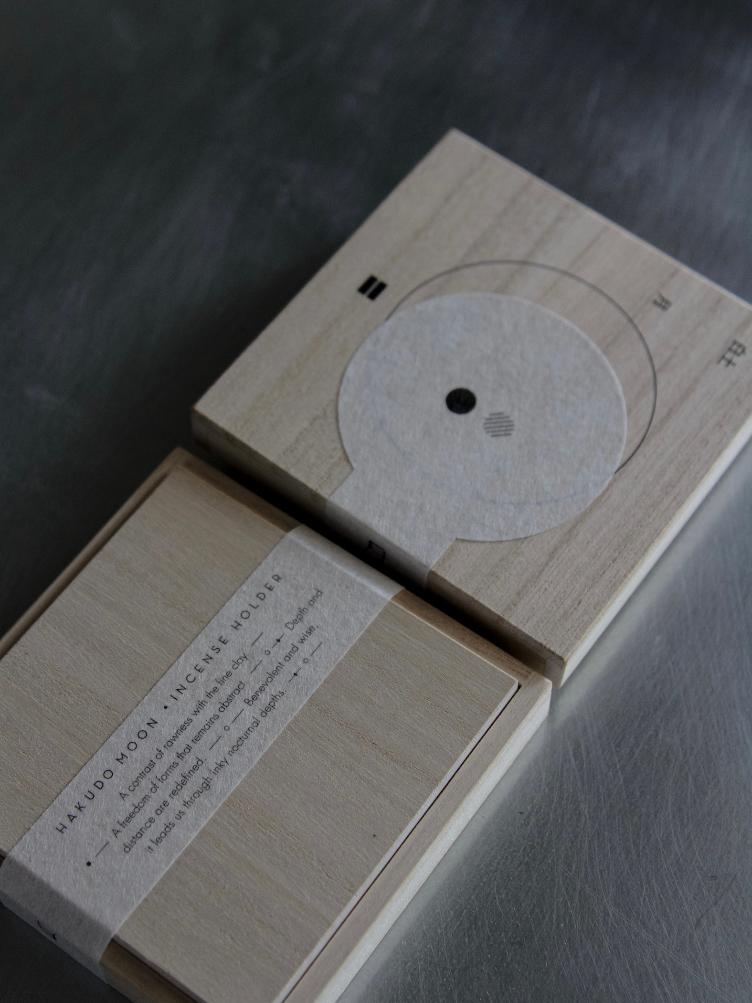 HAKUDO MOON CERAMIC INCENSE HOLDER - 0