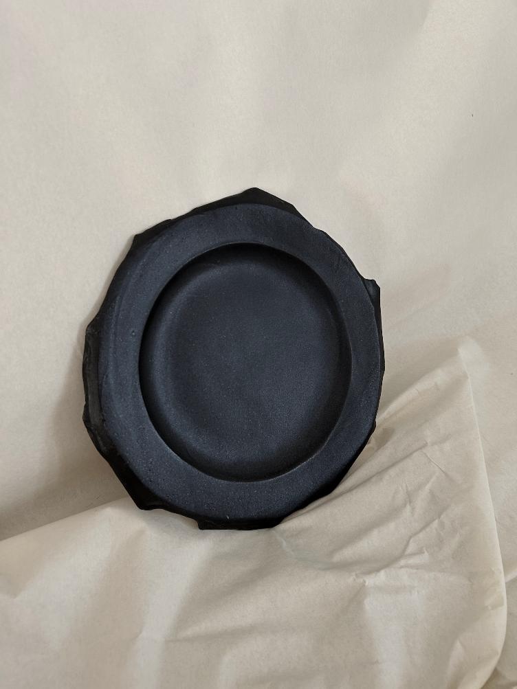 LARGE PLATE BLACK
