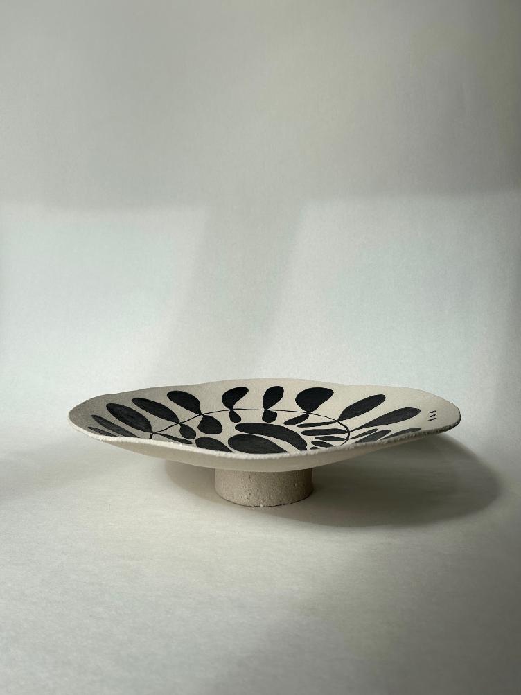 PLATE AYA SUR PIED - 1