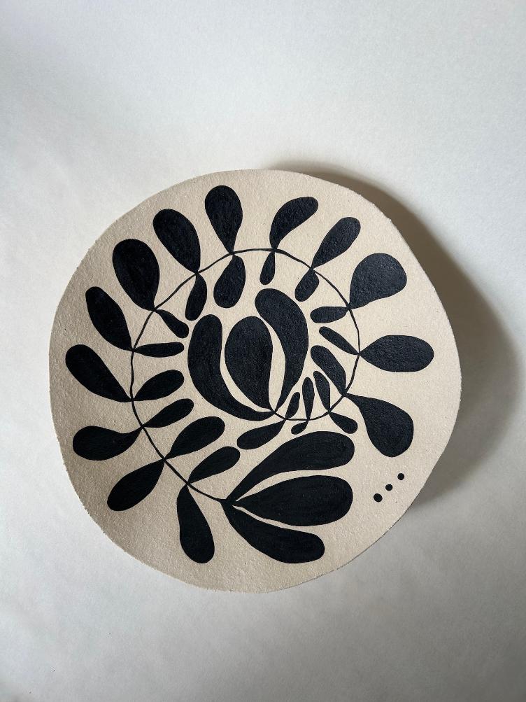 PLATE AYA SUR PIED - 2