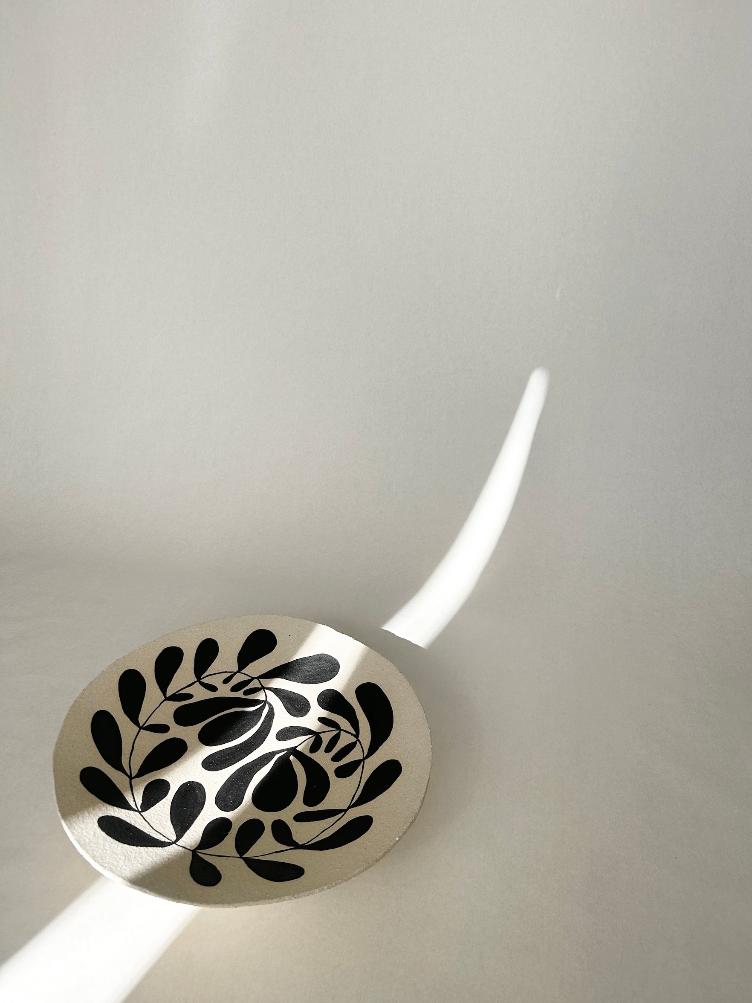 PLATE DAYA SUR PIED - 1