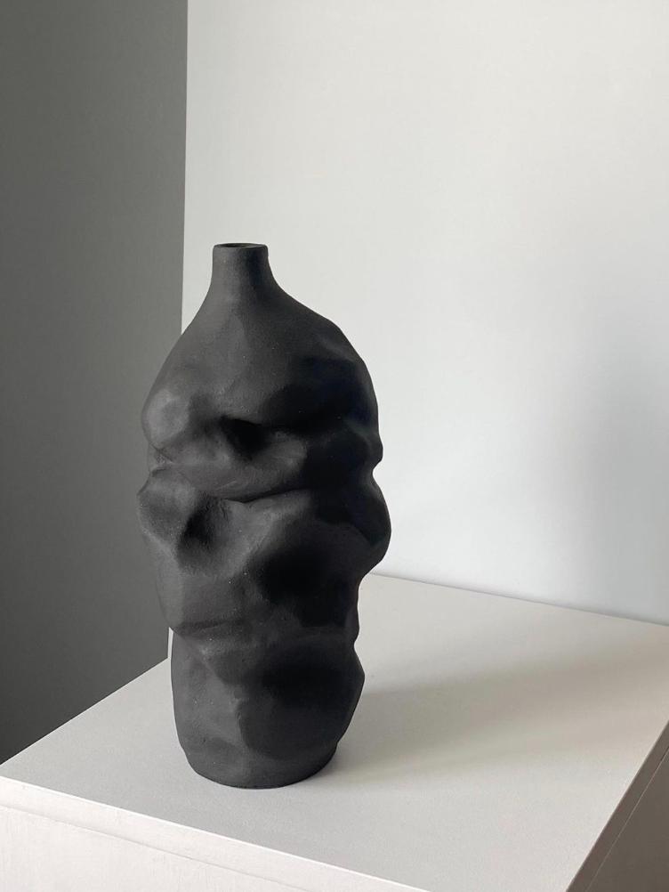 TALL RIKA VESSEL BLACK