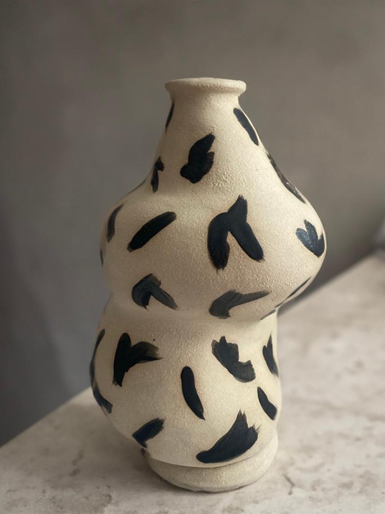 TOKO VESSEL B/W
